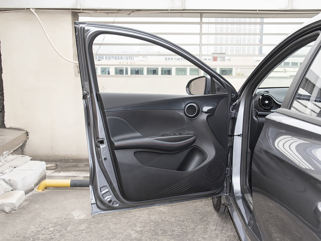 2024 BYD e2 Image 17